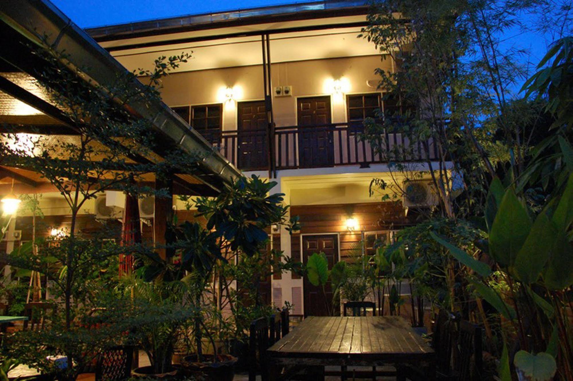 The Outside Inn Ubon Ratchathani Eksteriør billede