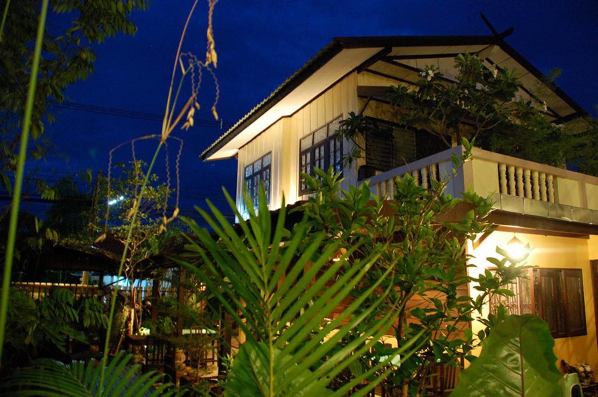 The Outside Inn Ubon Ratchathani Eksteriør billede