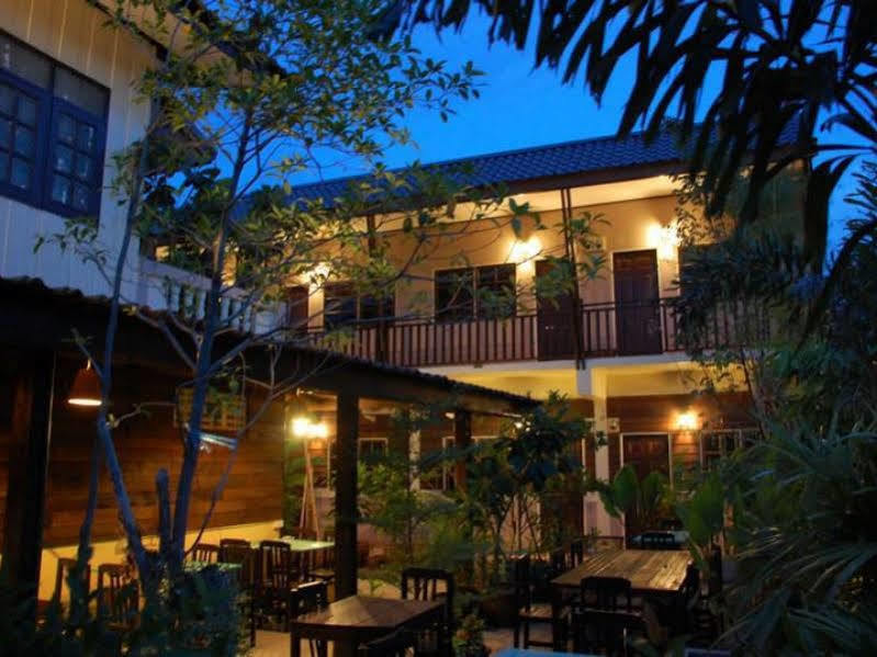 The Outside Inn Ubon Ratchathani Eksteriør billede